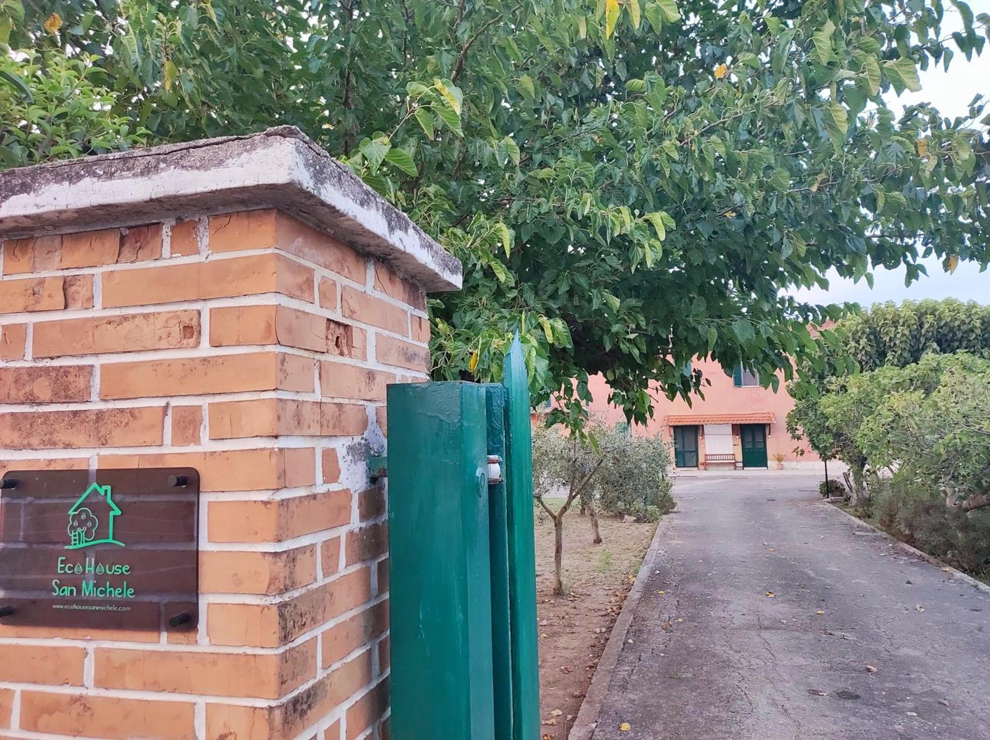 Eco House San Michele Hostel Borgo San Michele  ภายนอก รูปภาพ